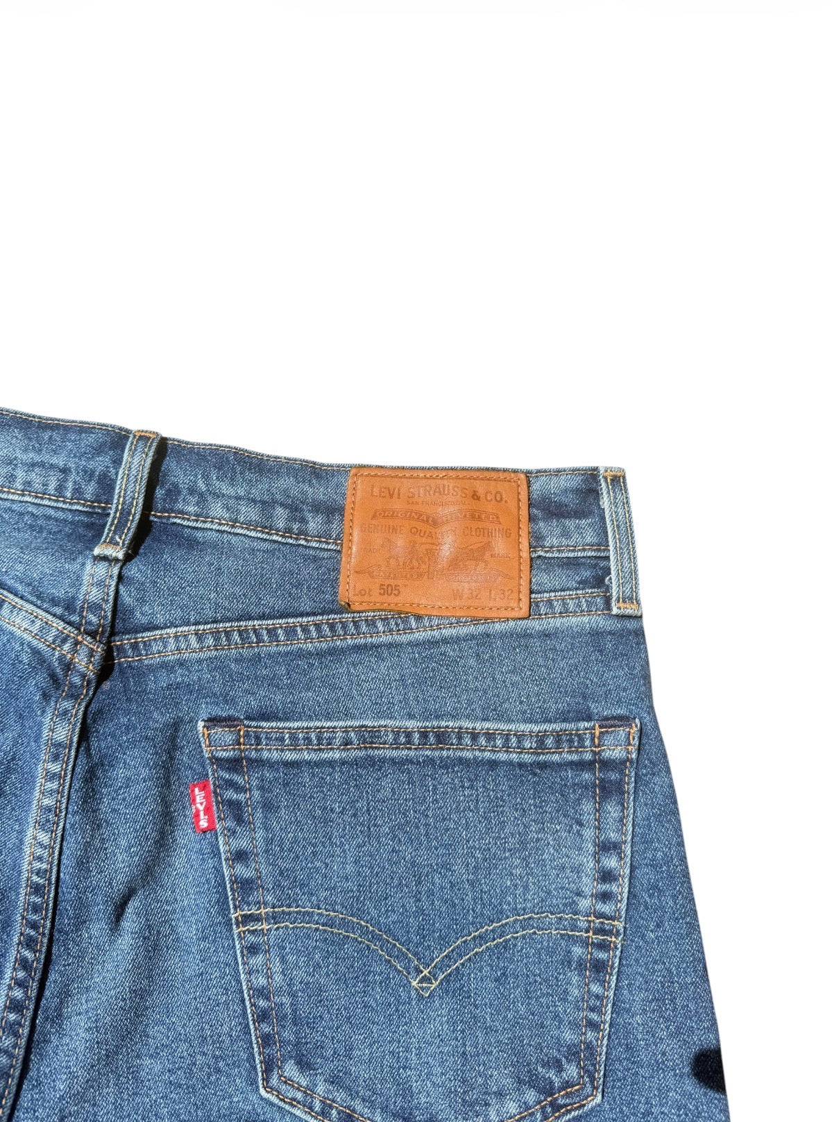 001 // ELEPHANT-LEG DISTORTION