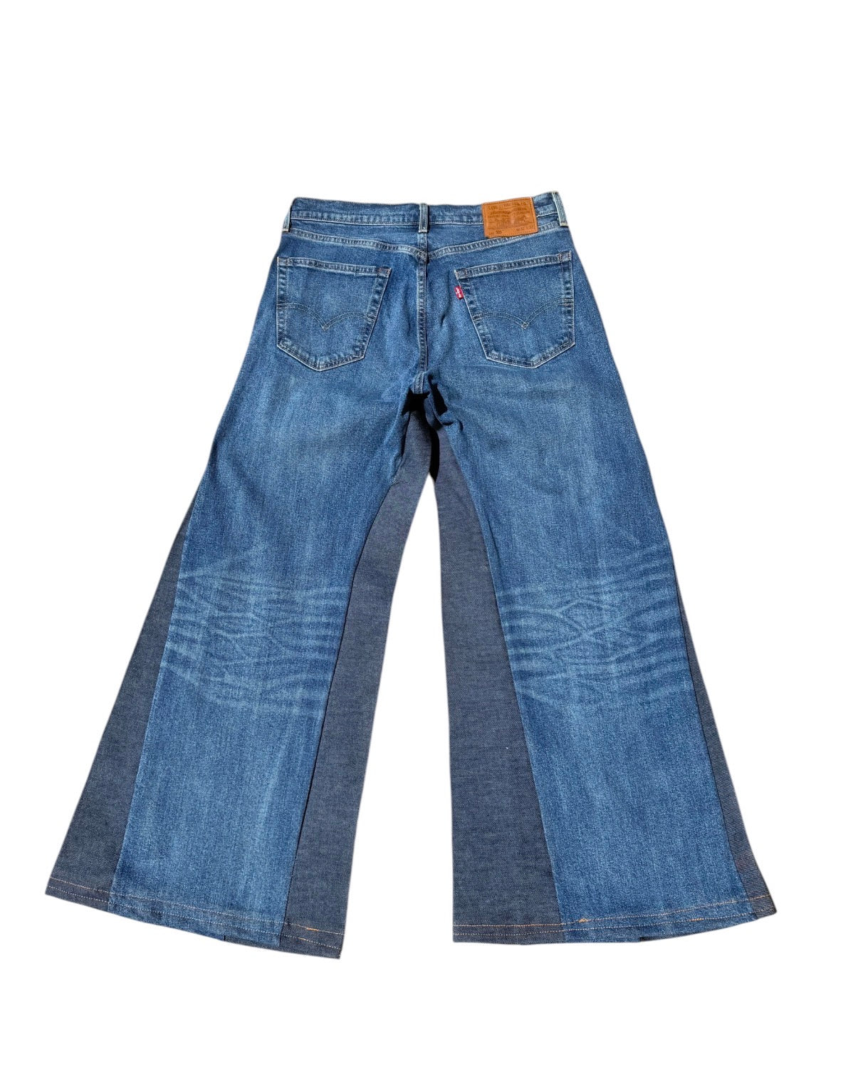 001 // ELEPHANT-LEG DISTORTION