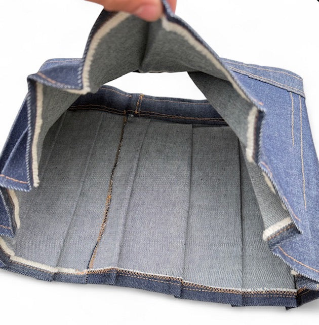 004 // PLEAT REPETITION ARCHIVE